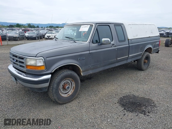 1993 Ford F-250 z VIN 1FTHX26G9PKB42392, wystawiony jako IAAI lot #42320912 z przebiegiem Nie podano mil oraz . Historia ofert i sprzedaży dostępna na DreamBid. Obrazek 2.