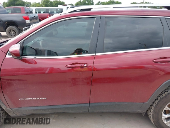 2021 Jeep Cherokee Altitude z VIN 1C4PJLLB0MD155026, wystawiony jako IAAI lot #42204298 z przebiegiem 63 491 mil mil oraz . Historia ofert i sprzedaży dostępna na DreamBid. Obrazek 14.