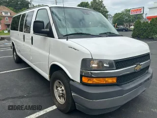 2021 Chevrolet Express Passenger LS z VIN 1GAZGNFPXM1170072, wystawiony jako Copart lot #64797015 z przebiegiem 273 908 mil mil oraz Czysty tytuł • Clean title. Historia ofert i sprzedaży dostępna na DreamBid. Obrazek 4.
