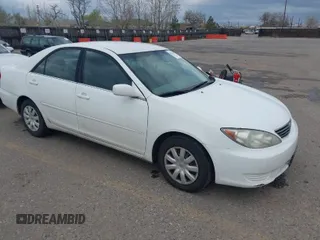 2006 Toyota Camry STD z VIN 4T1BE32KX6U680982, wystawiony jako IAAI lot #41916218 z przebiegiem 210 848 mil mil oraz . Historia ofert i sprzedaży dostępna na DreamBid. Obrazek 1.