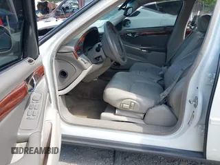 2004 Cadillac DeVille z VIN 1G6KD54YX4U181779, wystawiony jako IAAI lot #41951837 z przebiegiem Nie podano mil oraz . Historia ofert i sprzedaży dostępna na DreamBid. Obrazek 5.