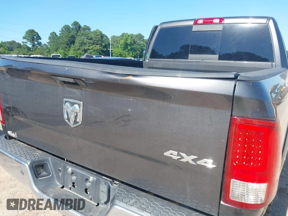 2015 Ram 2500 Laramie z VIN 3C6UR5FL6FG708769, wystawiony jako IAAI lot #42299173 z przebiegiem 101 660 mil mil oraz . Historia ofert i sprzedaży dostępna na DreamBid. Obrazek 17.