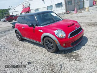 2011 MINI Hardtop S z VIN WMWSV3C56BTY20584, wystawiony jako IAAI lot #42482986 z przebiegiem 152 495 mil mil oraz . Historia ofert i sprzedaży dostępna na DreamBid. Obrazek 1.
