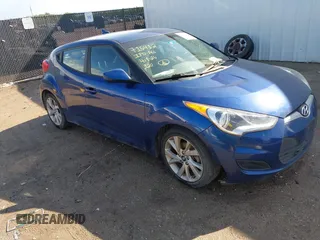2016 Hyundai Veloster z VIN KMHTC6AD9GU303186, wystawiony jako IAAI lot #42103651 z przebiegiem 136 558 mil mil oraz . Historia ofert i sprzedaży dostępna na DreamBid. Obrazek 1.