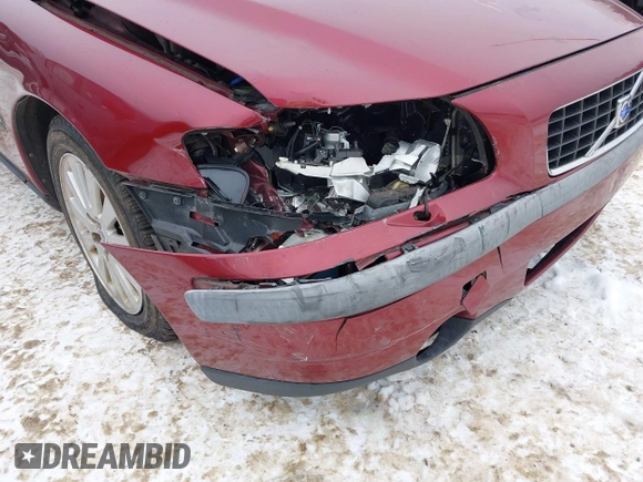 2004 Volvo S60 with VIN YV1RH59H442383340, listed as a IAAI auction lot 41454188 with 148,703 mi miles. Bid and sale history available at carsss.com. Image 6.