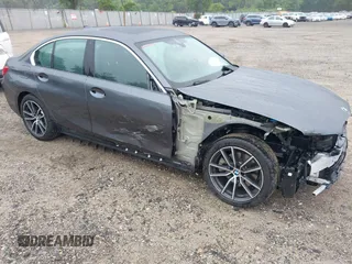 2020 BMW 3 Series 330i xDrive z VIN 3MW5R7J09L8B29039, wystawiony jako IAAI lot #42436192 z przebiegiem 26 791 mil mil oraz . Historia ofert i sprzedaży dostępna na DreamBid. Obrazek 1.