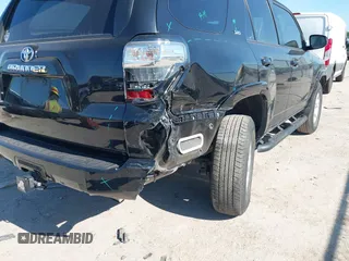 2021 Toyota 4Runner SR5 with VIN JTEEU5JR7M5242390, listed as a IAAI auction lot 42241384 with 43,695 mi miles and . Bid and sale history available at DreamBid. Image 6.