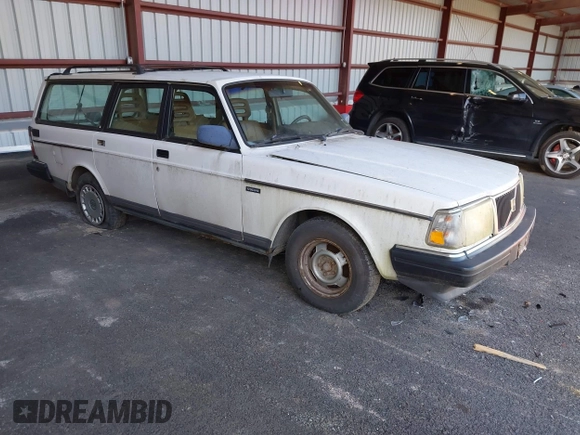 1993 Volvo 240 с VIN YV1AW8805P1954635, выставлен на аукционе IAAI как лот 42135518 с пробегом 172 621 миль миль и . История ставок и продаж доступна на DreamBid. Изображение 1.