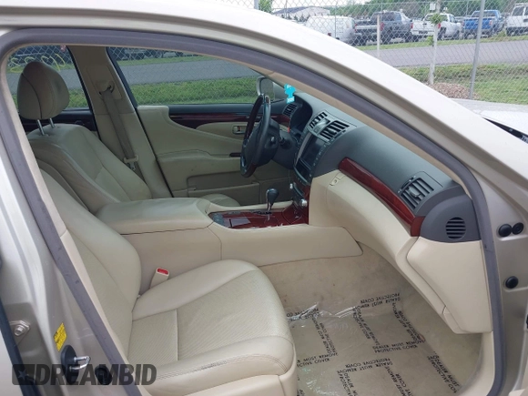 2012 Lexus LS 460 L z VIN JTHGL5EF6C5046681, wystawiony jako IAAI lot #42238501 z przebiegiem 101 140 mil mil oraz . Historia ofert i sprzedaży dostępna na DreamBid. Obrazek 5.