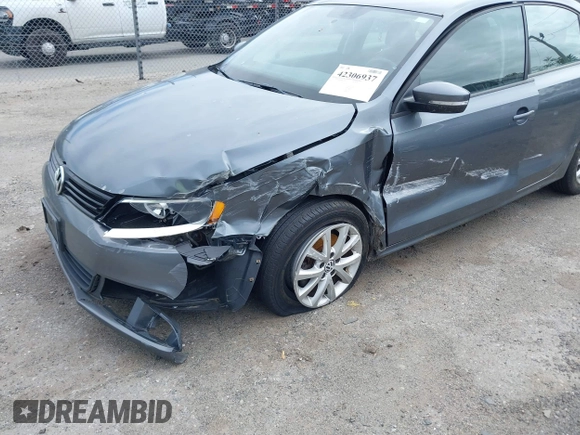 2011 Volkswagen Jetta SE with VIN 3VWDZ7AJ0BM355626, listed as a IAAI auction lot 42306937 with 144,572 mi miles and . Bid and sale history available at DreamBid. Image 6.