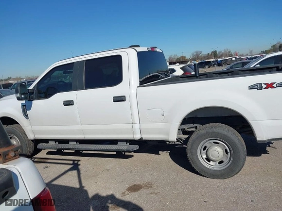 2020 Ford Super Duty F-250 SRW XL with VIN 1FT7W2B61LED41263, listed as a IAAI auction lot 41367211 with 182,003 mi miles. Bid and sale history available at carsss.com. Image 14.