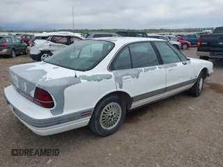 1993 Oldsmobile 88 z VIN 1G3HN53L0PH312824, wystawiony jako IAAI lot #42200714 z przebiegiem 152 810 mil mil oraz . Historia ofert i sprzedaży dostępna na DreamBid. Obrazek 4.