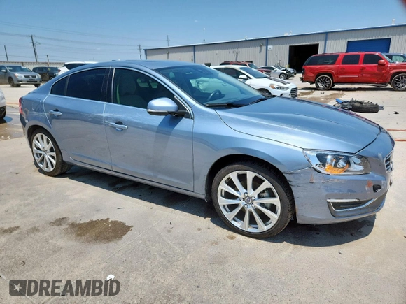2018 Volvo S60 Inscription z VIN LYV402HK2JB170660, wystawiony jako Copart lot #58924785 z przebiegiem 60 871 mil mil oraz Szkoda całkowita • Salvage title. Historia ofert i sprzedaży dostępna na DreamBid. Obrazek 4.