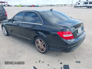 2013 Mercedes-Benz C 300 Sport с VIN WDDGF8AB0DR296995, выставлен на аукционе IAAI как лот 42663030 с пробегом 140 805 миль миль и . История ставок и продаж доступна на DreamBid. Изображение 3.
