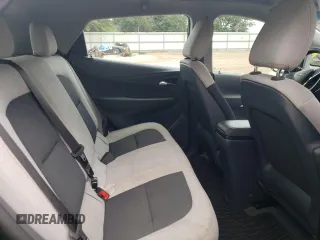 2020 Chevrolet Bolt EV LT z VIN 1G1FY6S0XL4104973, wystawiony jako Copart lot #64164424 z przebiegiem 77 341 mil mil oraz Szkody całkowita. Historia ofert i sprzedaży dostępna na DreamBid. Obrazek 10.