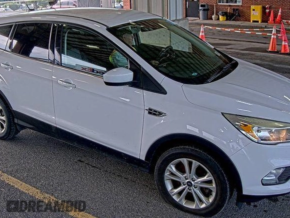 2017 Ford Escape SE z VIN 1FMCU9GD0HUD44281, wystawiony jako IAAI lot #42573170 z przebiegiem 99 085 mil mil oraz . Historia ofert i sprzedaży dostępna na DreamBid. Obrazek 3.