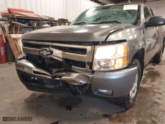 2009 Chevrolet Silverado 1500 LT with VIN 1GCEK29059Z253872, listed as a IAAI auction lot 41325279 with 45,495 mi miles. Bid and sale history available at carsss.com. Image 6.