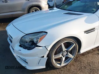 2015 Mercedes-Benz SLK-Class SLK 250 with VIN WDDPK4HA8FF111565, listed as a IAAI auction lot 41091420 with 37,873 mi miles. Bid and sale history available at carsss.com. Image 16.