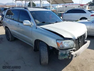 2005 Toyota Highlander with VIN JTEGP21A550080704, listed as a IAAI auction lot 41851845 with 243,724 mi miles. Bid and sale history available at carsss.com. Image 1.