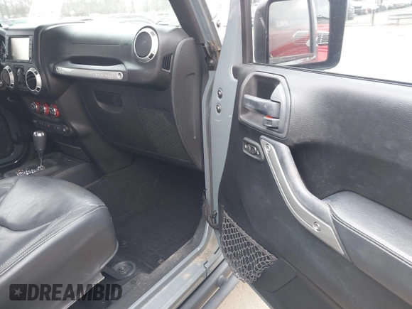 2015 Jeep Wrangler Unlimited Rubicon Hard Rock z VIN 1C4HJWFG1FL679873, wystawiony jako IAAI lot #41508722 z przebiegiem 97 165 mil mil oraz . Historia ofert i sprzedaży dostępna na DreamBid. Obrazek 5.