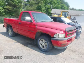1996 Dodge 1500 z VIN 1B7HC16Y9TJ117863, wystawiony jako IAAI lot #42491484 z przebiegiem 119 793 mil mil oraz . Historia ofert i sprzedaży dostępna na DreamBid. Obrazek 1.