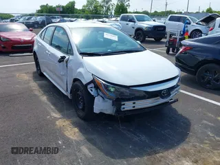 2025 Toyota Corolla LE z VIN 5YFB4MDE7SP266506, wystawiony jako IAAI lot #42334687 z przebiegiem 7548 mil mil oraz . Historia ofert i sprzedaży dostępna na DreamBid. Obrazek 1.
