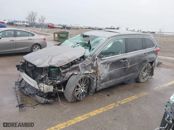 2017 Toyota Highlander XLE with VIN 5TDJZRFH7HS371208, listed as a IAAI auction lot 41720517 with 184,647 mi miles. Bid and sale history available at carsss.com. Image 2.