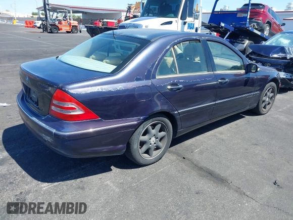 2003 Mercedes-Benz C 240 z VIN WDBRF61J43E010505, wystawiony jako IAAI lot #42353033 z przebiegiem Nie podano mil oraz . Historia ofert i sprzedaży dostępna na DreamBid. Obrazek 4.