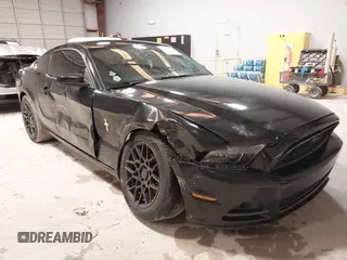 2013 Ford Mustang V6 z VIN 1ZVBP8AM5D5268763, wystawiony jako IAAI lot #42254330 z przebiegiem 127 353 mil mil oraz . Historia ofert i sprzedaży dostępna na DreamBid. Obrazek 6.