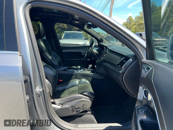 2019 Volvo XC90 R-Design z VIN YV4A22PM9K1440828, wystawiony jako Copart lot #58994785 z przebiegiem 153 481 mil mil oraz Czysty tytuł • Clean title. Historia ofert i sprzedaży dostępna na DreamBid. Obrazek 5.