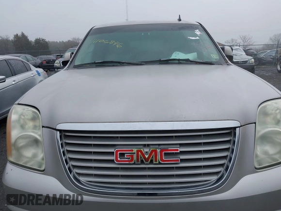 2007 GMC Yukon XL SLT with VIN 1GKFK16307J262167, listed as a IAAI auction lot 41106896 with 267,663 mi miles. Bid and sale history available at carsss.com. Image 6.