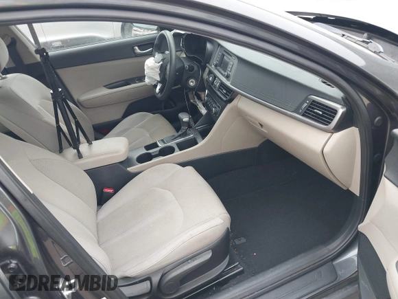2017 Kia Optima LX z VIN 5XXGT4L33HG131596, wystawiony jako IAAI lot #41591166 z przebiegiem 105 084 mil mil oraz . Historia ofert i sprzedaży dostępna na DreamBid. Obrazek 5.