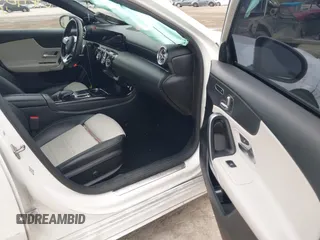 2019 Mercedes-Benz A 220 z VIN WDD3G4EB5KW012029, wystawiony jako IAAI lot #41608407 z przebiegiem 87 421 mil mil oraz . Historia ofert i sprzedaży dostępna na DreamBid. Obrazek 5.