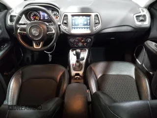 2018 Jeep Compass Latitude z VIN 3C4NJDBB5JT392910, wystawiony jako Copart lot #58401385 z przebiegiem 93 739 mil mil oraz Szkoda całkowita • Salvage title. Historia ofert i sprzedaży dostępna na DreamBid. Obrazek 8.