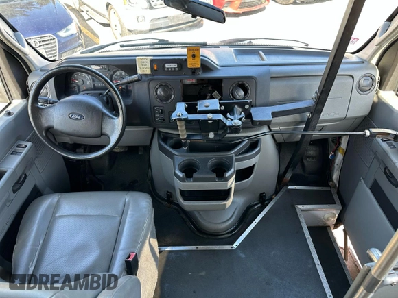 2014 Ford Econoline Cargo Commercial with VIN 1FTNS2EWXEDA65012, listed as a Copart auction lot 55211795 with 181,271 mi miles and Clean Title. Bid and sale history available at carsss.com. Image 6.