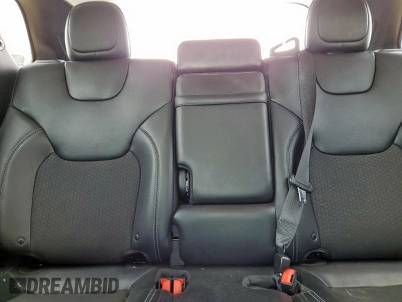 2019 Jeep Cherokee Latitude Plus z VIN 1C4PJLLB5KD383813, wystawiony jako Copart lot #59374655 z przebiegiem 45 506 mil mil oraz Szkoda całkowita • Salvage title. Historia ofert i sprzedaży dostępna na DreamBid. Obrazek 10.