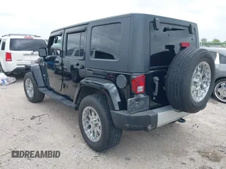 2008 Jeep Wrangler Unlimited Sahara с VIN 1J4GA59188L624010, выставлен на аукционе IAAI как лот 42115574 с пробегом 105 800 миль миль и . История ставок и продаж доступна на DreamBid. Изображение 3.