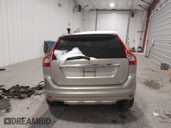 2015 Volvo XC60 T5 Drive-E Premier Plus with VIN YV440MDC6F2616258, listed as a IAAI auction lot 41530303 with 129,950 mi miles. Bid and sale history available at carsss.com. Image 17.
