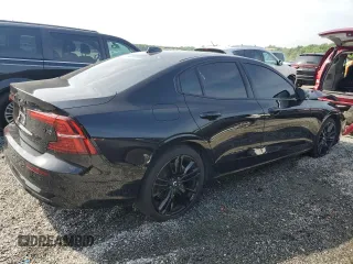 2024 Volvo S60 Plus Black Edition z VIN 7JRL12TH3RG308082, wystawiony jako Copart lot #60137305 z przebiegiem 33 904 mil mil oraz Szkoda całkowita • Salvage title. Historia ofert i sprzedaży dostępna na DreamBid. Obrazek 3.