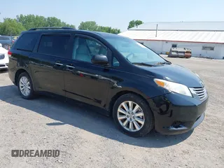 2011 Toyota Sienna XLE z VIN 5TDDK3DC7BS014835, wystawiony jako IAAI lot #42433053 z przebiegiem 291 762 mil mil oraz . Historia ofert i sprzedaży dostępna na DreamBid. Obrazek 1.