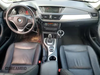 2013 BMW X1 xDrive28i z VIN WBAVL1C58DVR82070, wystawiony jako Copart lot #55740795 z przebiegiem 136 394 mil mil oraz Nie do naprawy • Non repairable. Historia ofert i sprzedaży dostępna na DreamBid. Obrazek 8.