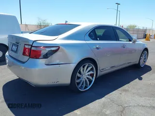 2007 Lexus LS 460 L z VIN JTHGL46F075011052, wystawiony jako IAAI lot #42284236 z przebiegiem 173 850 mil mil oraz . Historia ofert i sprzedaży dostępna na DreamBid. Obrazek 6.