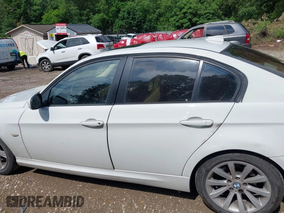 2011 BMW 3 Series 328i xDrive with VIN WBAPK5G50BNN29913, listed as a IAAI auction lot 42530235 with 206,247 mi miles and . Bid and sale history available at DreamBid. Image 14.