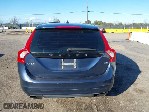 2015 Volvo V60 T5 Drive-E with VIN YV140MEJ8F1261268, listed as a IAAI auction lot 41517740 with 112,991 mi miles. Bid and sale history available at carsss.com. Image 16.