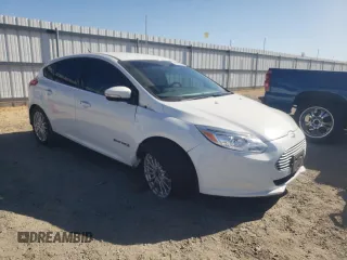 2016 Ford Focus Electric z VIN 1FADP3R45GL293963, wystawiony jako Copart lot #68055504 z przebiegiem 61 881 mil mil oraz Szkody całkowita. Historia ofert i sprzedaży dostępna na DreamBid. Obrazek 4.