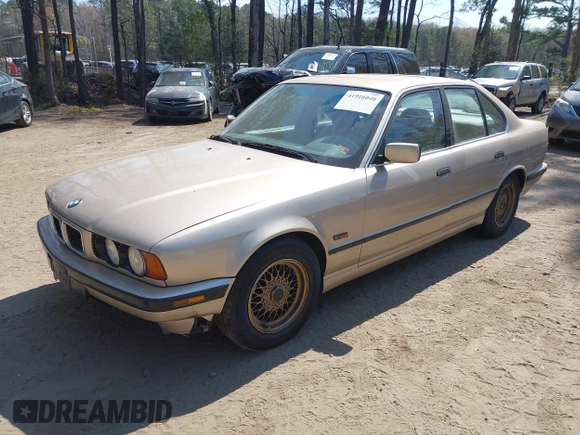 1995 BMW 5 Series 525i z VIN WBAHD6326SGK51720, wystawiony jako IAAI lot #41916040 z przebiegiem 232 337 mil mil oraz . Historia ofert i sprzedaży dostępna na DreamBid. Obrazek 2.