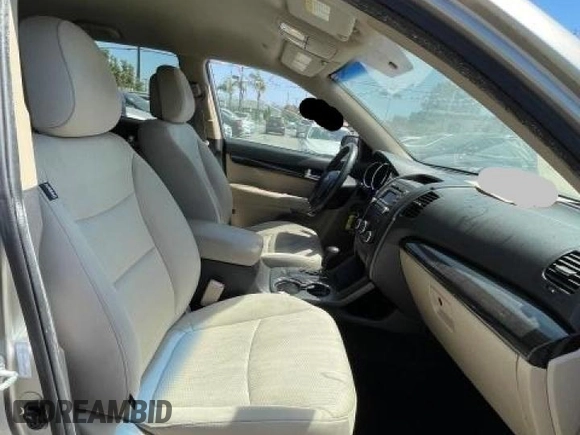 2012 Kia Sorento LX with VIN 5XYKT3A10CG304310, listed as a Copart auction lot 47502945 with 170,280 mi miles and Clean Title. Bid and sale history available at DreamBid. Image 5.