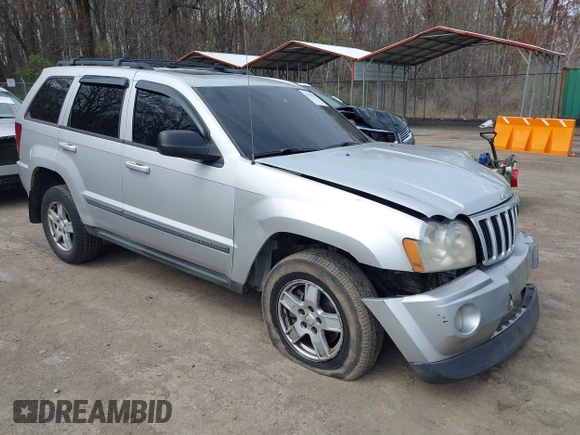 2007 Jeep Grand Cherokee Laredo with VIN 1J8HR48P77C570936, listed as a IAAI auction lot 41945531 with 200,821 mi miles. Bid and sale history available at carsss.com. Image 1.