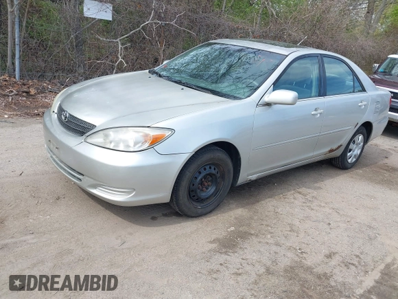 2002 Toyota Camry LE z VIN 4T1BE32K42U029129, wystawiony jako IAAI lot #42190162 z przebiegiem 191 423 mil mil oraz . Historia ofert i sprzedaży dostępna na DreamBid. Obrazek 2.