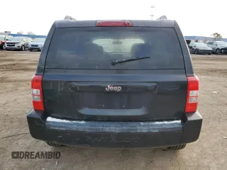 2008 Jeep Patriot Sport with VIN 1J8FT28W88D772426, listed as a Copart auction lot 82000924 with 220,130 mi miles and Clean Title. Bid and sale history available at carsss.com. Image 6.